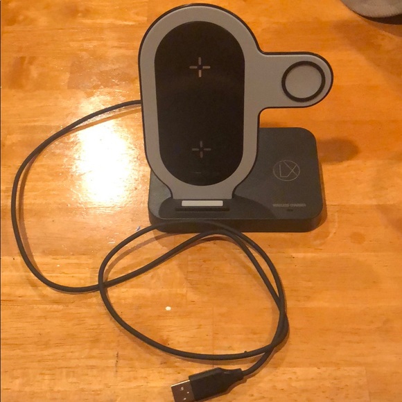 Wireless phone charger with watch holder - Picture 1 of 2